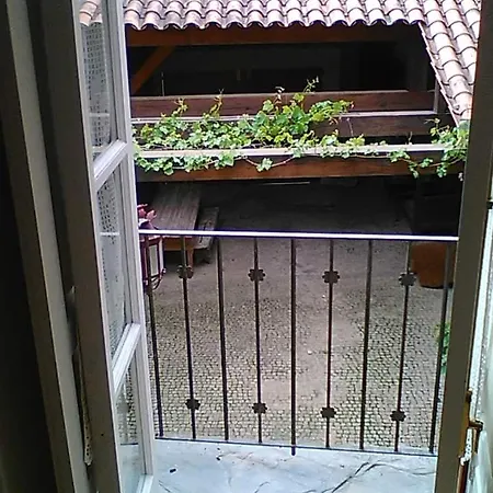 Santa Teresinha Nyaraló *